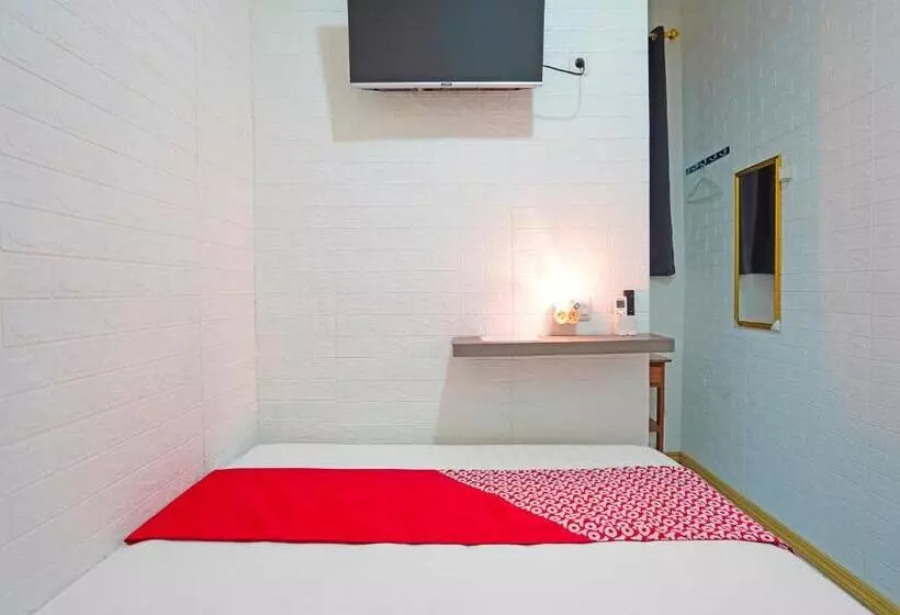 ホテル Oyo 91727 Luxury Homestay Sidoarjo