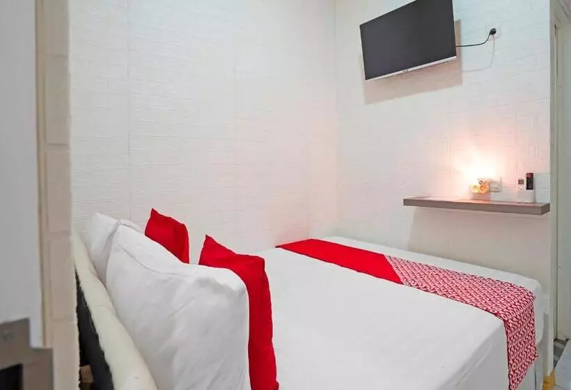 ホテル Oyo 91727 Luxury Homestay Sidoarjo