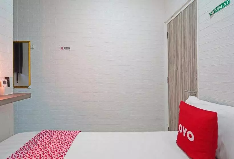 ホテル Oyo 91727 Luxury Homestay Sidoarjo