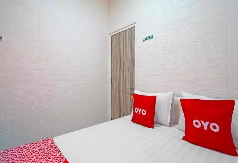ホテル Oyo 91727 Luxury Homestay Sidoarjo