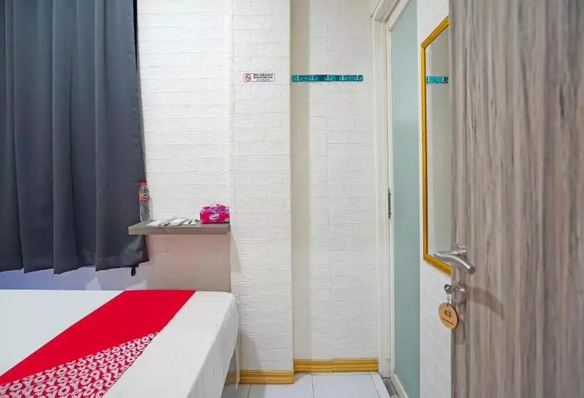 ホテル Oyo 91727 Luxury Homestay Sidoarjo