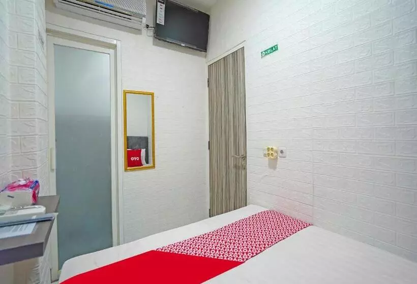 ホテル Oyo 91727 Luxury Homestay Sidoarjo