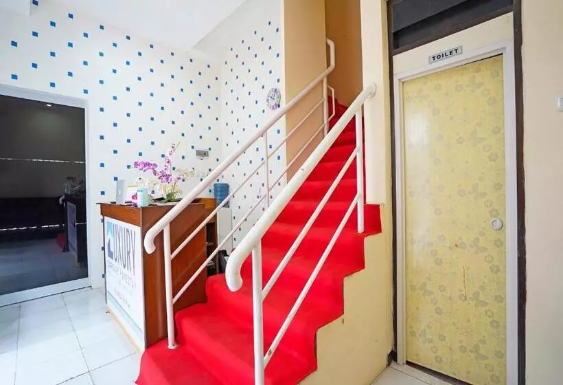 ホテル Oyo 91727 Luxury Homestay Sidoarjo