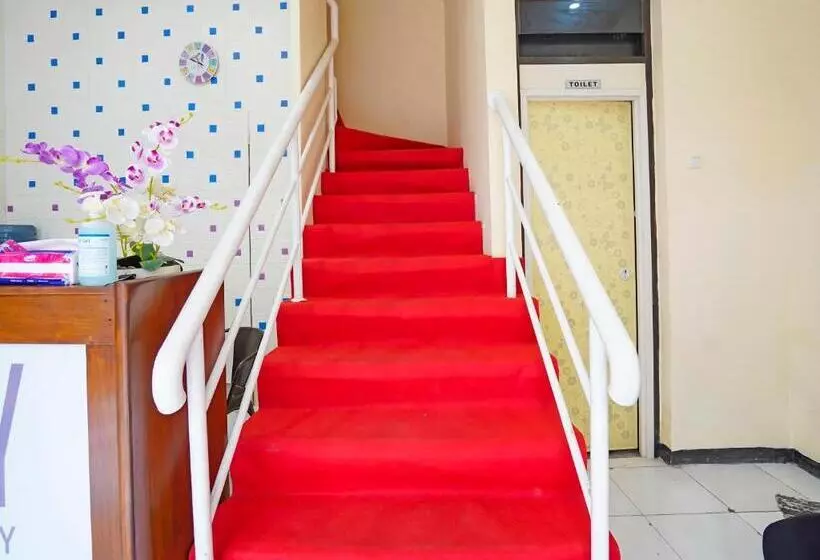 ホテル Oyo 91727 Luxury Homestay Sidoarjo