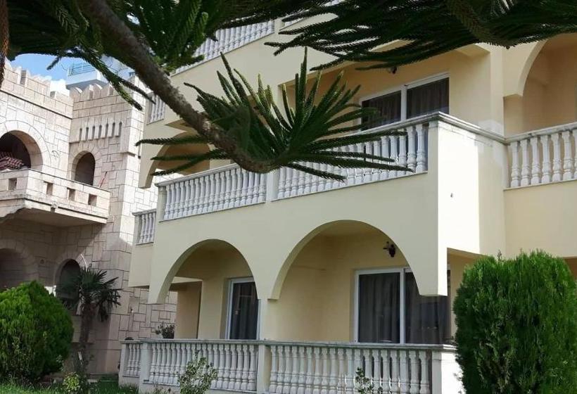 בית מלון כפרי Castle