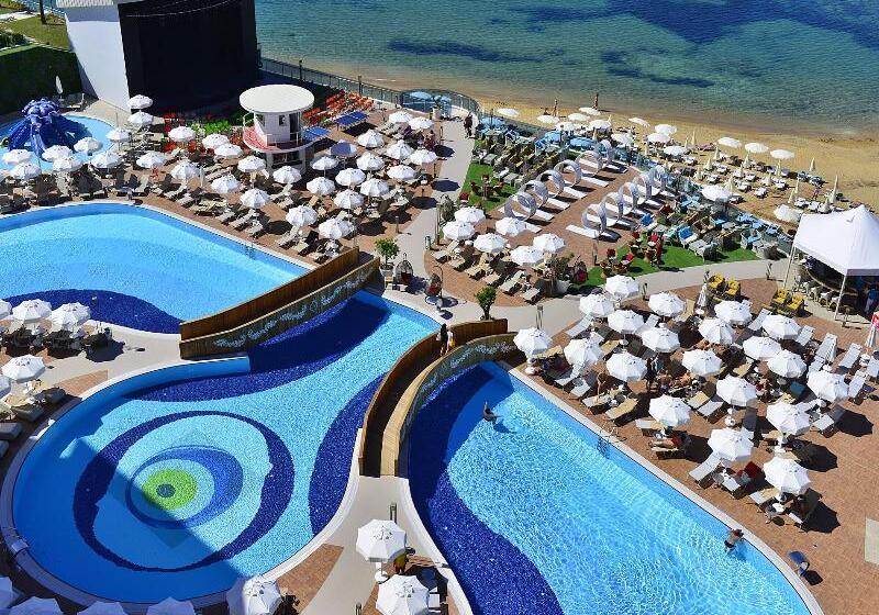 Azura Deluxe Resort & Spa - Ultra All Inclusive