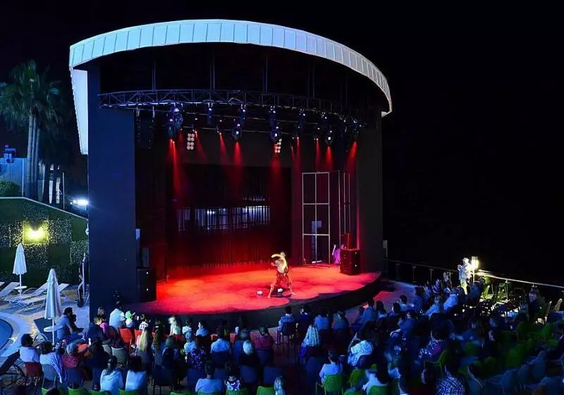 Azura Deluxe Resort & Spa - Ultra All Inclusive