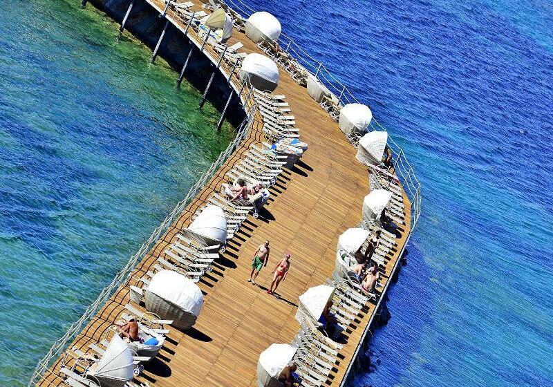 Azura Deluxe Resort & Spa - Ultra All Inclusive