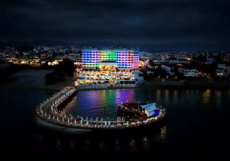 Azura Deluxe Resort & Spa - Ultra All Inclusive