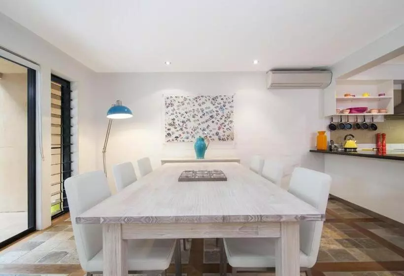 酒店 By The Sea Port Douglas