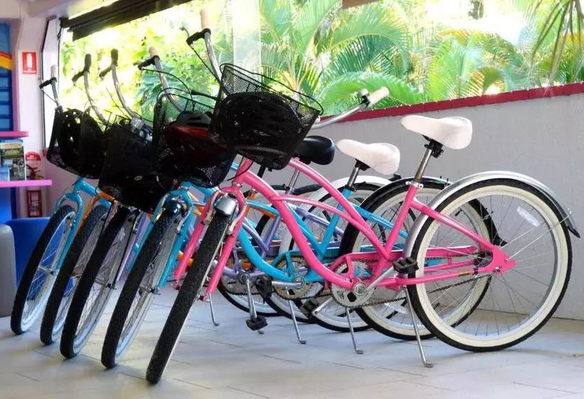 酒店 By The Sea Port Douglas