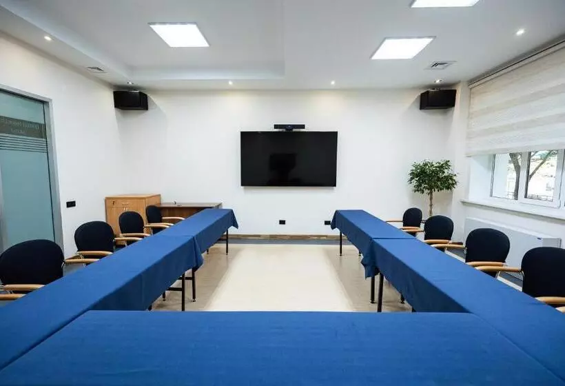 هتل Dastan Aktobe