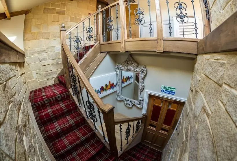 Hotelli Farnley Tower Guesthouse