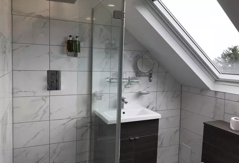 Hotelli Farnley Tower Guesthouse