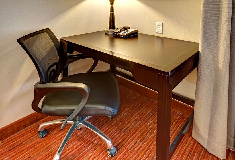 בית מלון כפרי Hampton Inn & Suites Ada