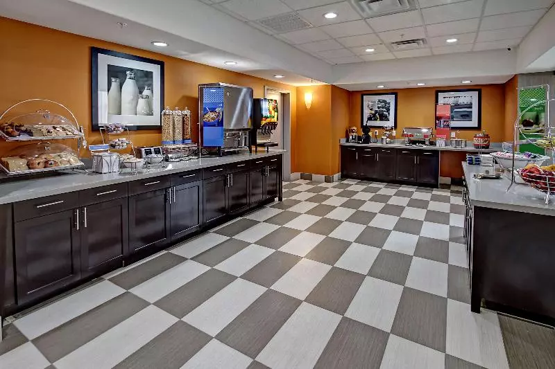 ホテル Hampton Inn & Suites Ada