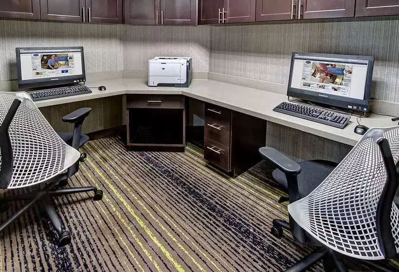 ホテル Hampton Inn & Suites Ada