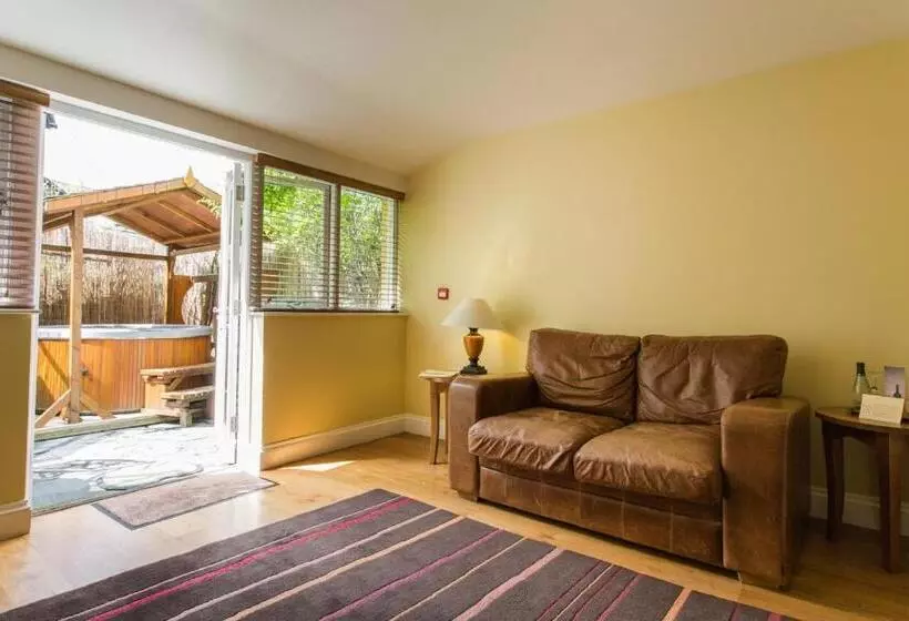 Отель Moss Grove Organic