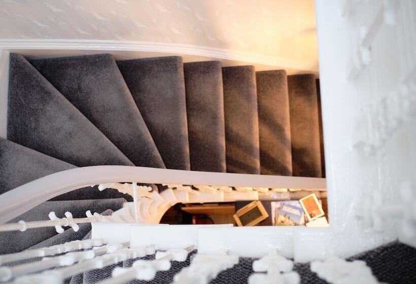 호텔 Ravenswood Guest House