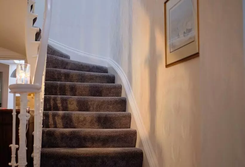 ホテル Ravenswood Guest House