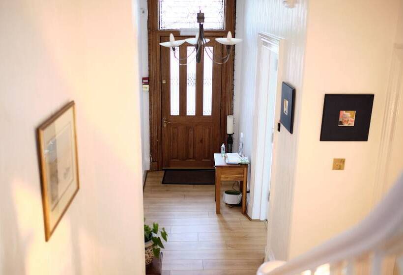 호텔 Ravenswood Guest House