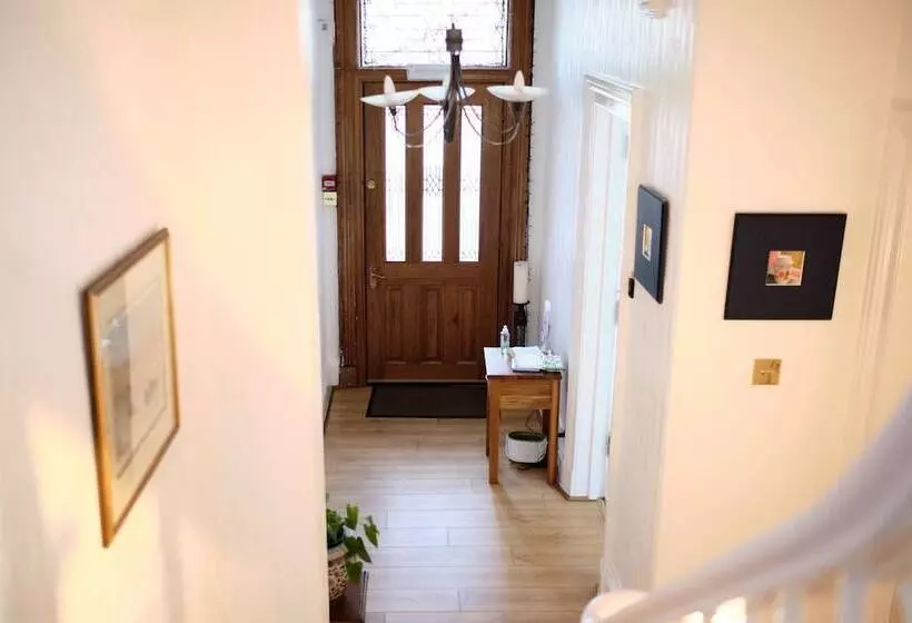 ホテル Ravenswood Guest House