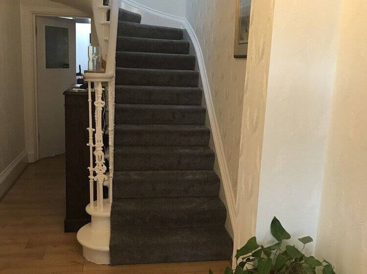 호텔 Ravenswood Guest House