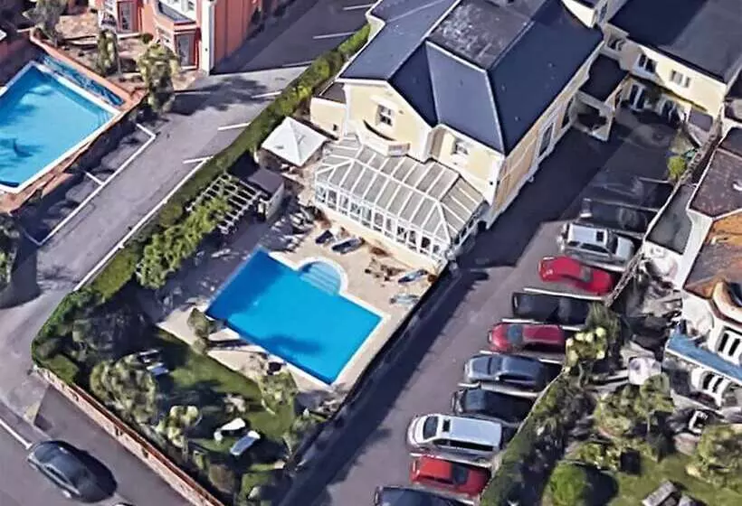 هتل Riviera Lodge