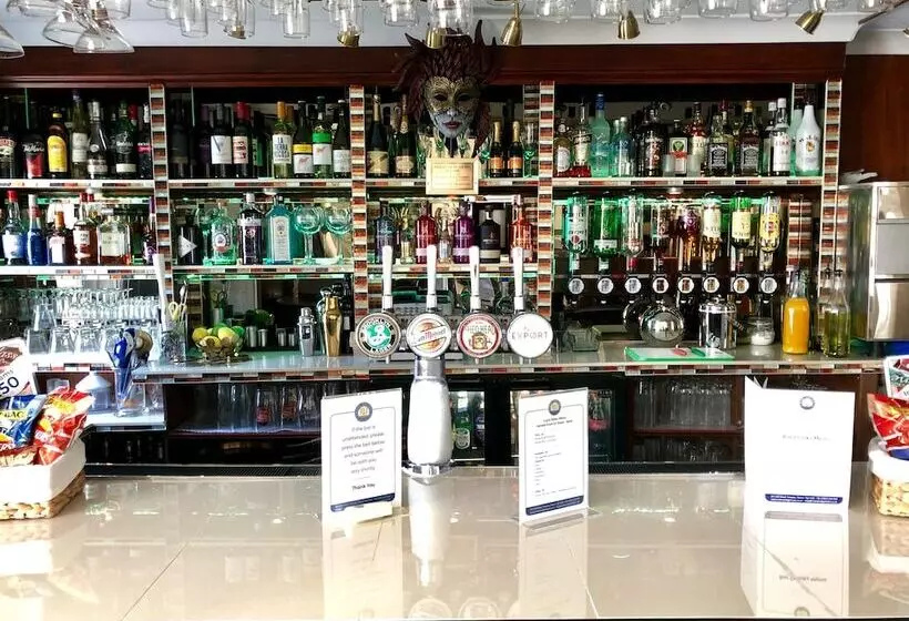 هتل Riviera Lodge