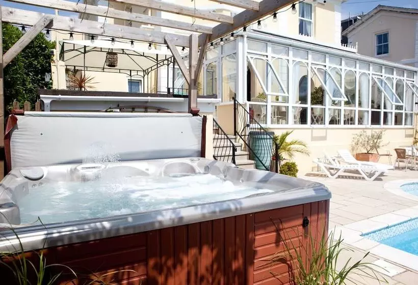 هتل Riviera Lodge