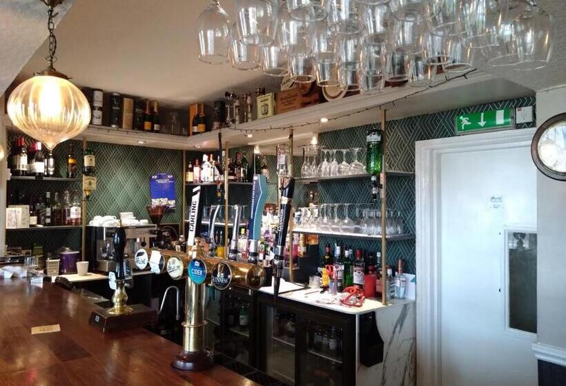 בית מלון כפרי The Hillmorton Manor