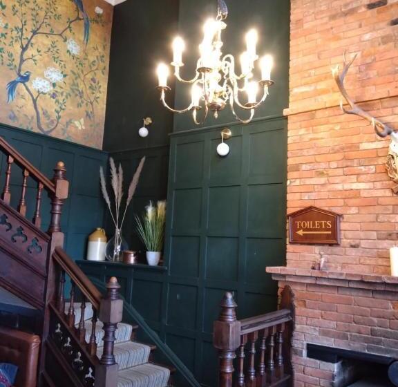 בית מלון כפרי The Hillmorton Manor