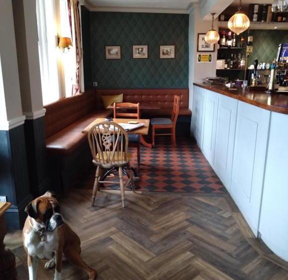 בית מלון כפרי The Hillmorton Manor