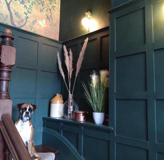 בית מלון כפרי The Hillmorton Manor