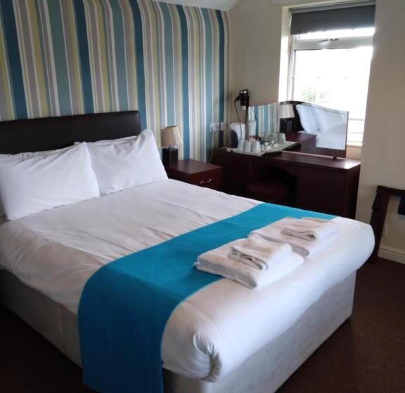 בית מלון כפרי The Hillmorton Manor