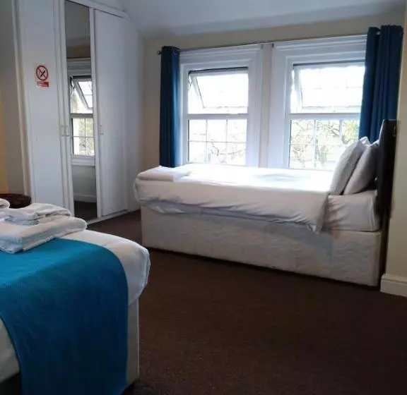 هتل The Hillmorton Manor