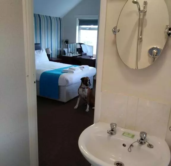 هتل The Hillmorton Manor