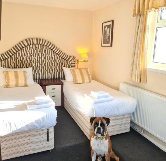 בית מלון כפרי The Hillmorton Manor