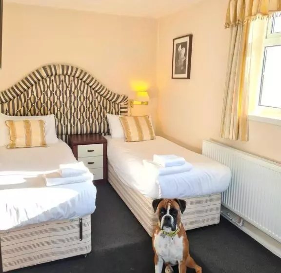 هتل The Hillmorton Manor