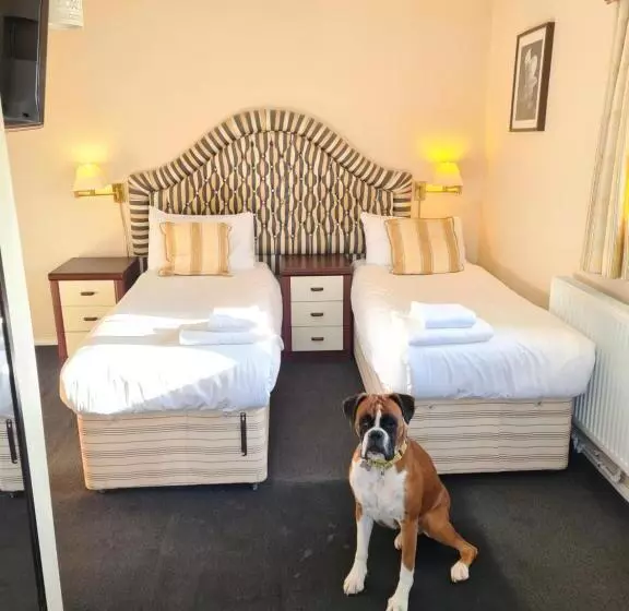 هتل The Hillmorton Manor