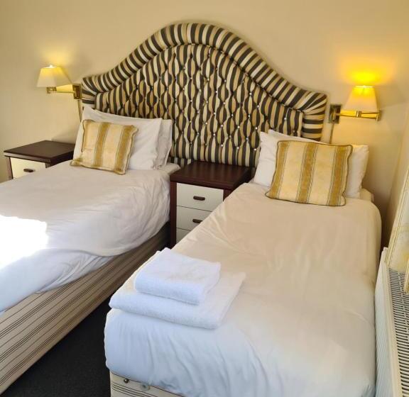 בית מלון כפרי The Hillmorton Manor