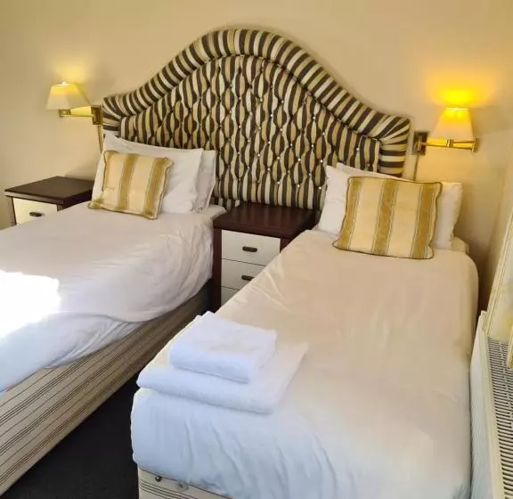 هتل The Hillmorton Manor