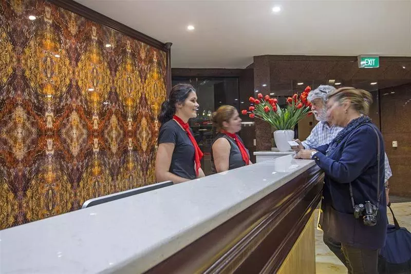 Vr Queen Street Hotel & Suites