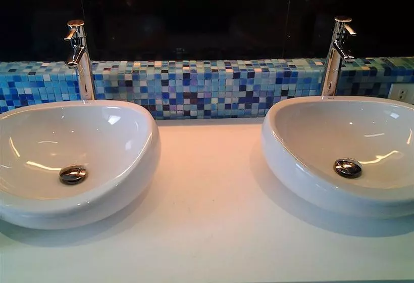 Tanawin Resort And Luxury Apartments