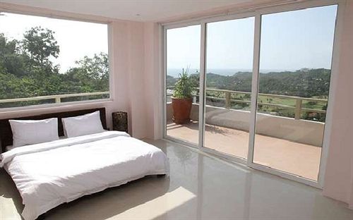 Tanawin Resort And Luxury Apartments