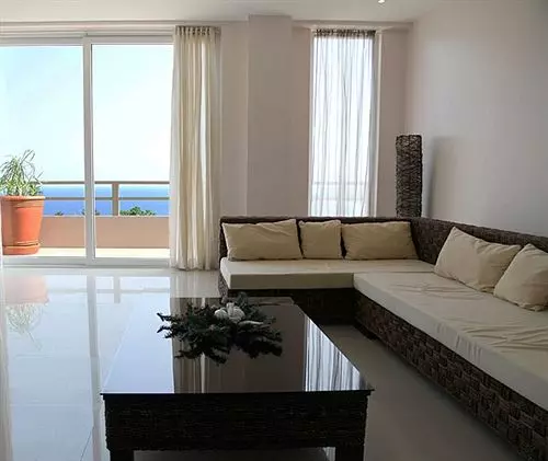 Tanawin Resort And Luxury Apartments