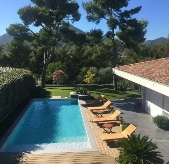 ベッドアンドブレックファースト Chambre Luxe Dans Villa De Standing Avec Piscine, Accès Discret Et Indépendant, Terrasse Arborée Et