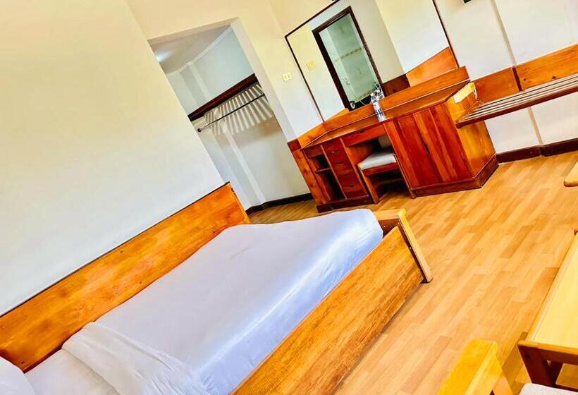 هتل Royal Village