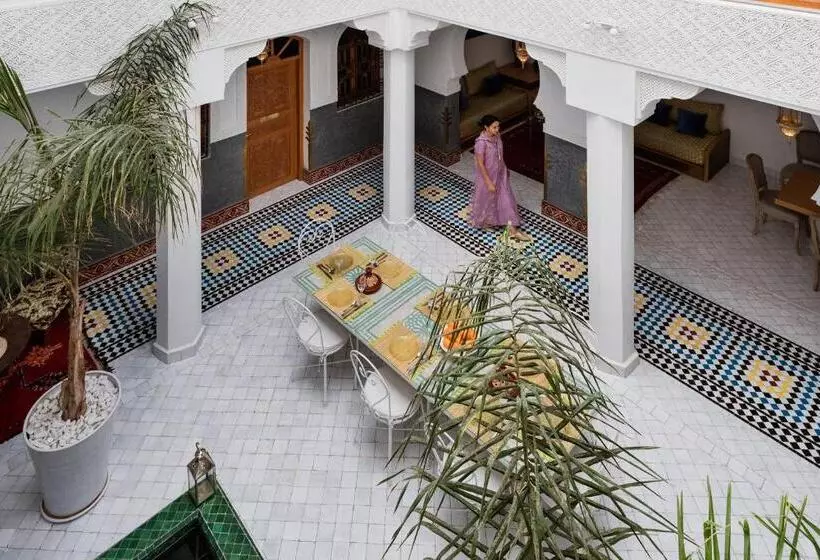 پانسیون Emma S Riad