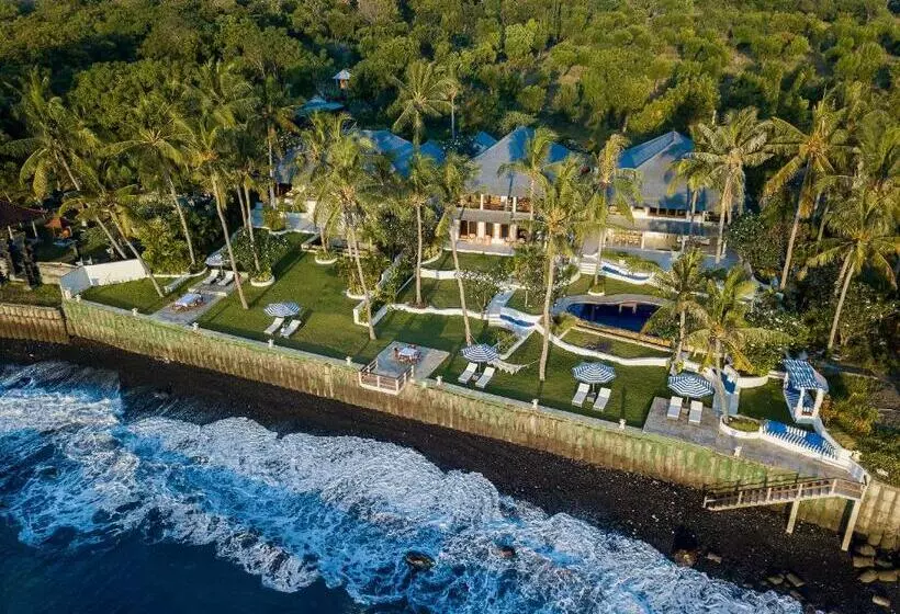 リゾートホテル Kanna Seafront Estate Tulamben